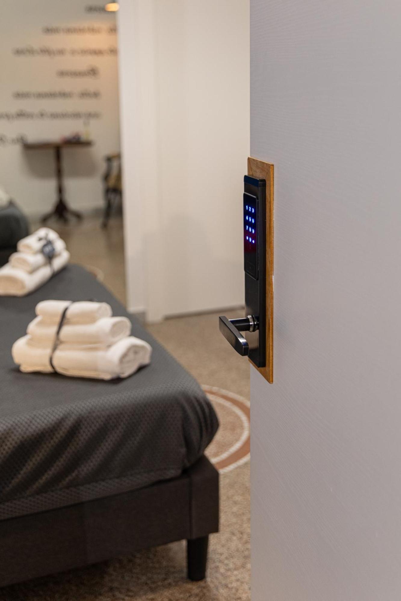 Miracolo Al Duomo Smart Accomodations Napoli Exterior foto